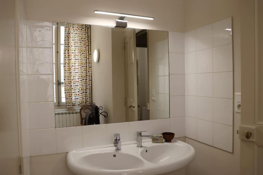 Ferienwohnung Uzes Centre Quartiers Des Arts Charme De L'Ancien Exterior foto